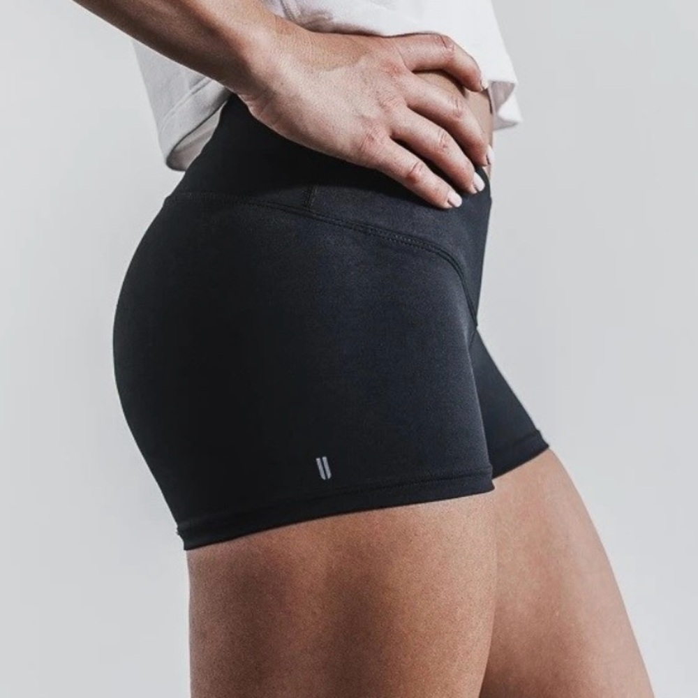 NWT NOBULL Women's Low-Rise Short 2" Small Black